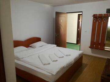 Фото номера Стандартный двухместный номер с 1 кроватью Отель Hotel Hanul Cu Foc г. Buzău 4