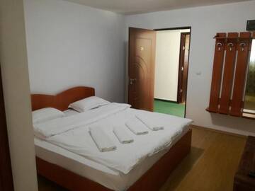 Фото номера Стандартный двухместный номер с 1 кроватью Отель Hotel Hanul Cu Foc г. Buzău 8